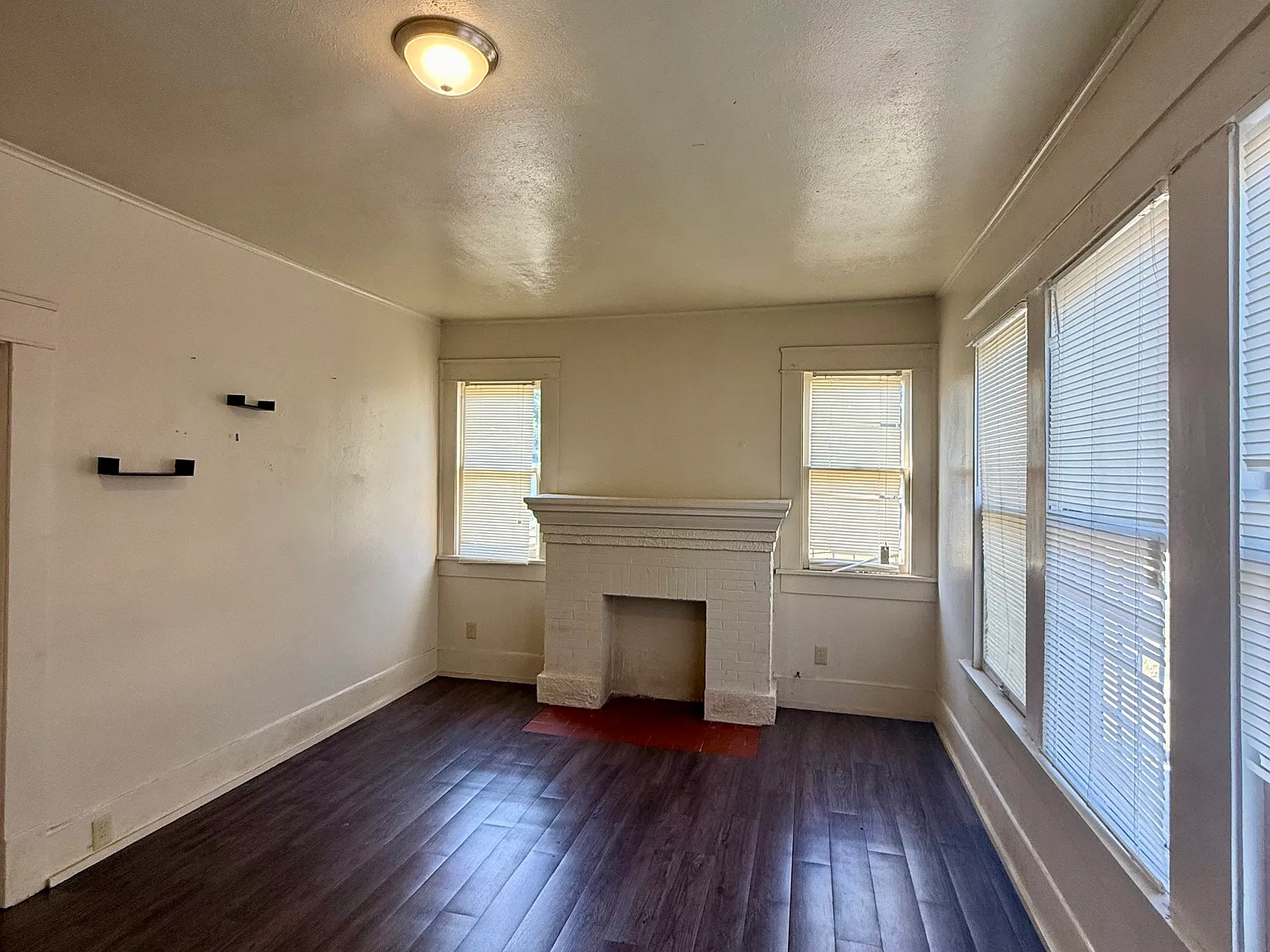 2 bed, 1300 sqft, $825 — Photo 3