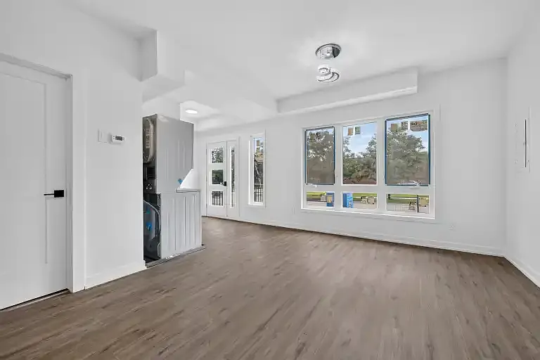 944 Woodroffe Ave #1A — Photo 7