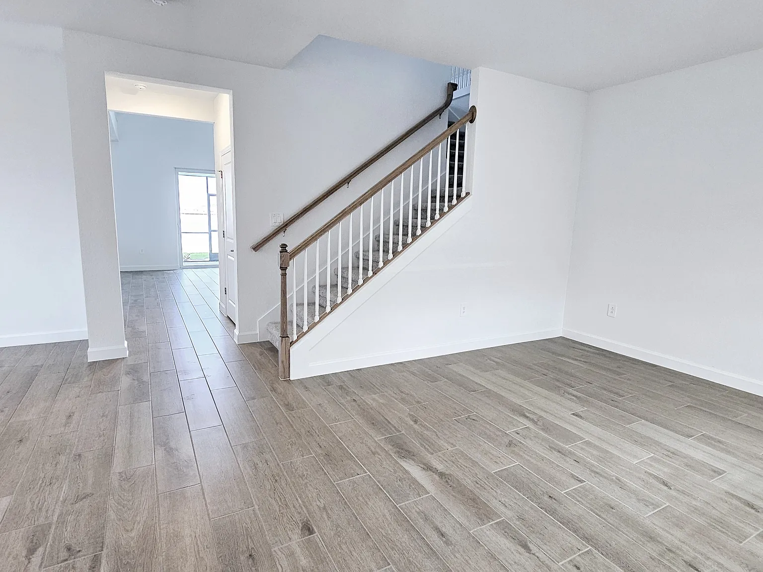 5 bed, 4.5 bath, 3283 sqft, $3,850 — Photo 2