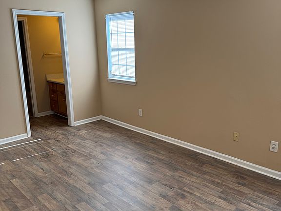 5th image of 408 Chadwyck Cir