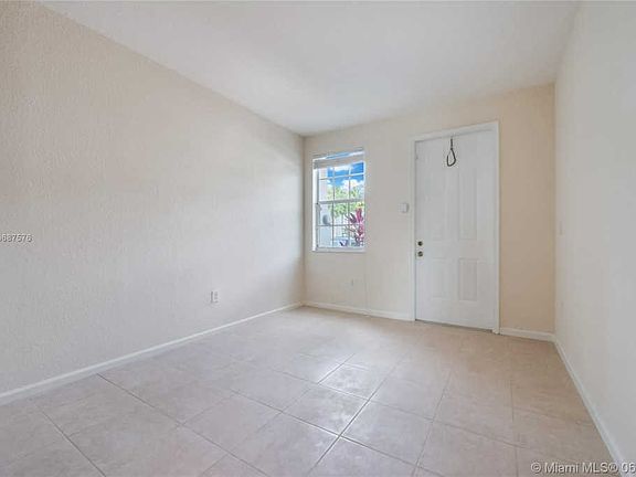 2nd image of 1011 NE 30th Ave #1011