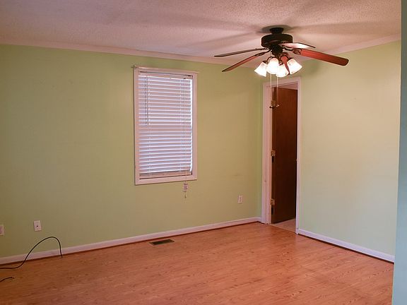 4th image of 217 Graham St