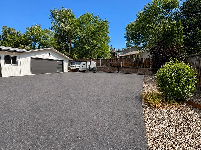 320 Parkway Cir N — Photo 27