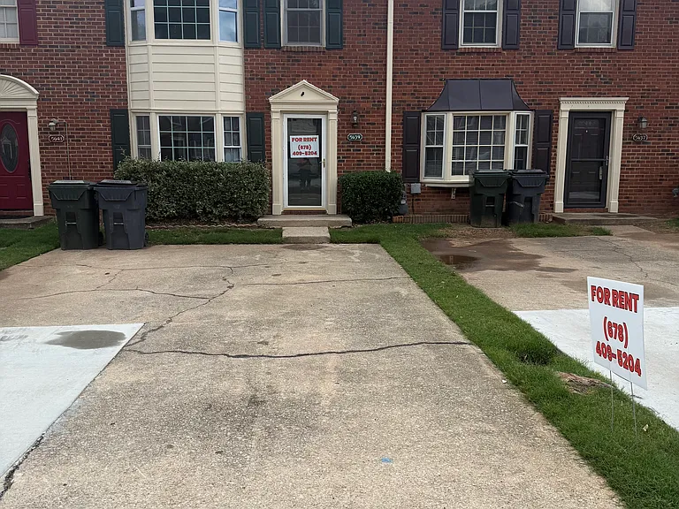 5639 Executive Way — Photo 1