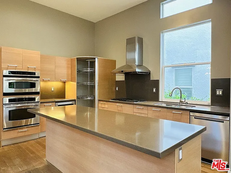 6581 Seabluff Dr #11 — Photo 3