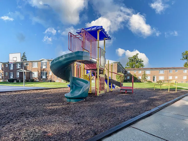 Southpointe Square — Photo 9