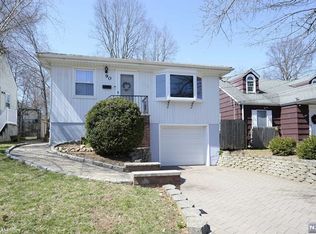 90 Fairview Ave, Bergenfield, NJ 07621