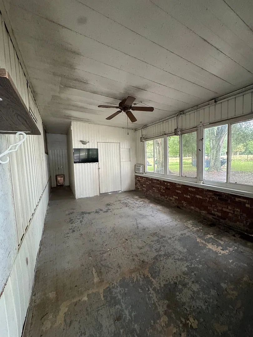 3 Bed 1 Bath Manufactured Home in Lakeland — Photo 2