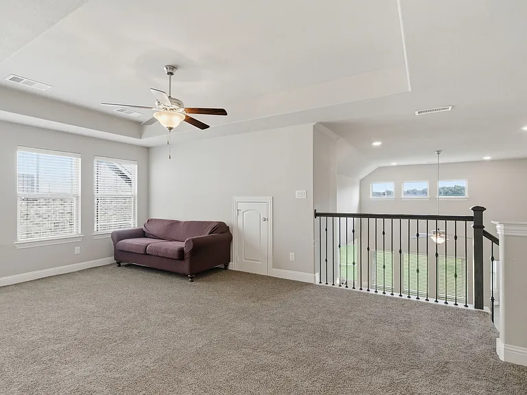 7452 Reverchon Dr — Photo 29