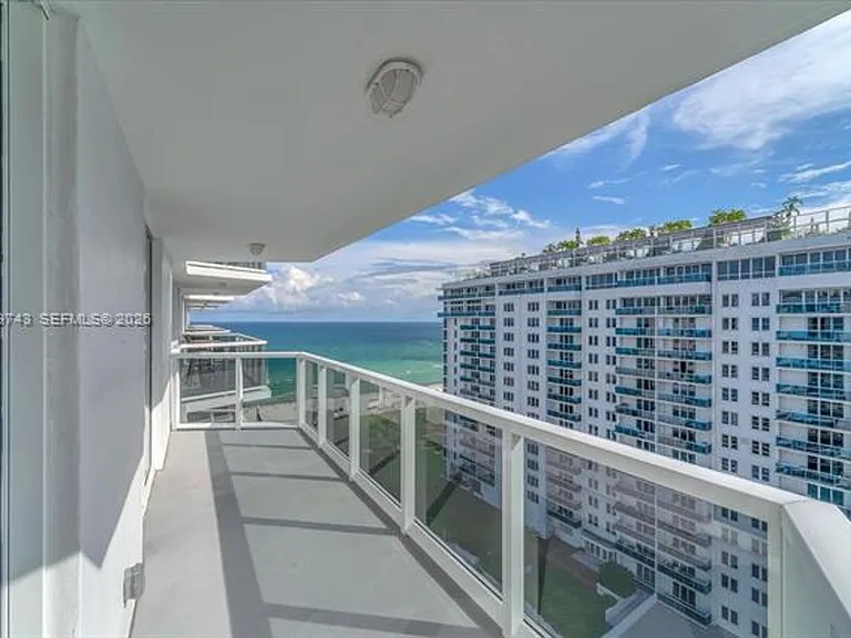 2401 Collins Ave #1807 — Photo 4
