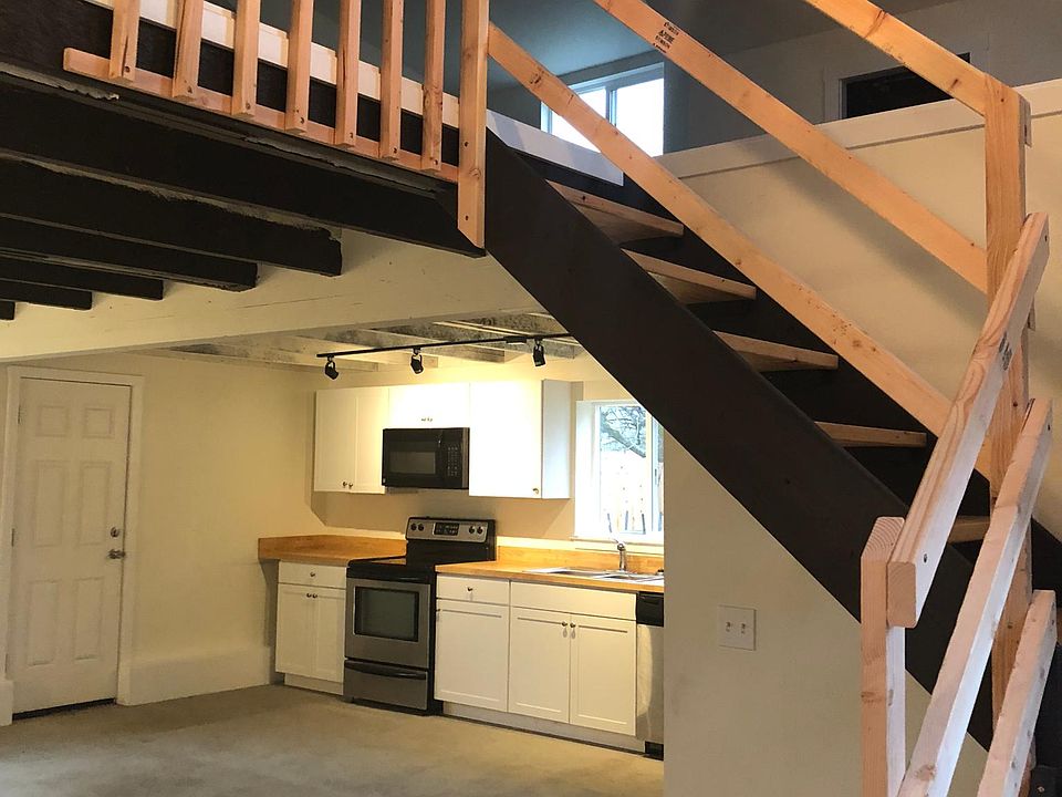1st image of 212 Avenue H #B
