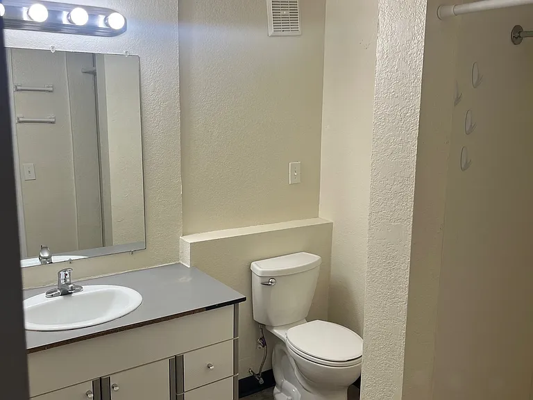 1201 S 16th Ave #15 — Photo 5