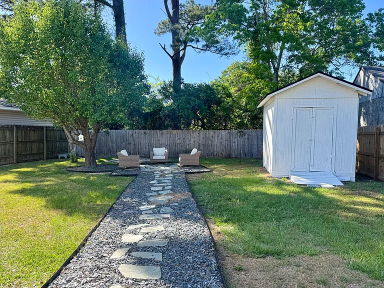 814 Armsway St — Photo 5