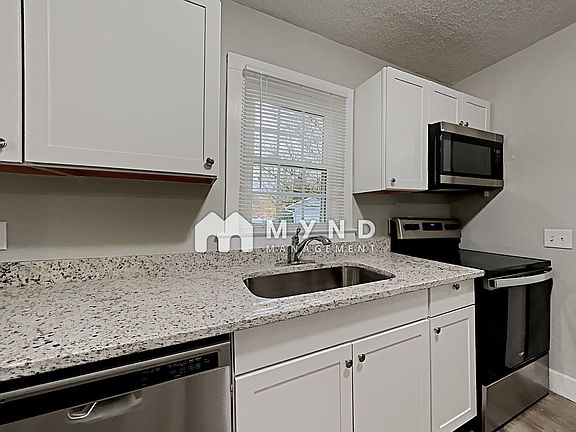 4th image of 822 Reid St