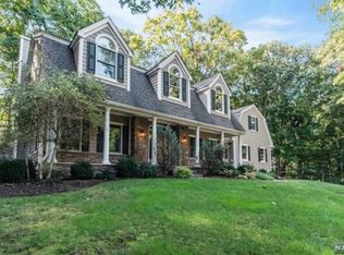 6 Hemlock Ln, Kinnelon, NJ 07405
