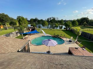 506 Jackson Ave, Clute, TX 77531