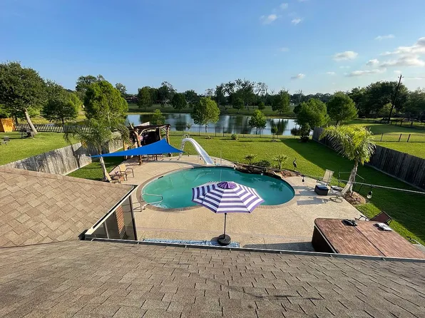 506 Jackson Ave, Clute, TX 77531