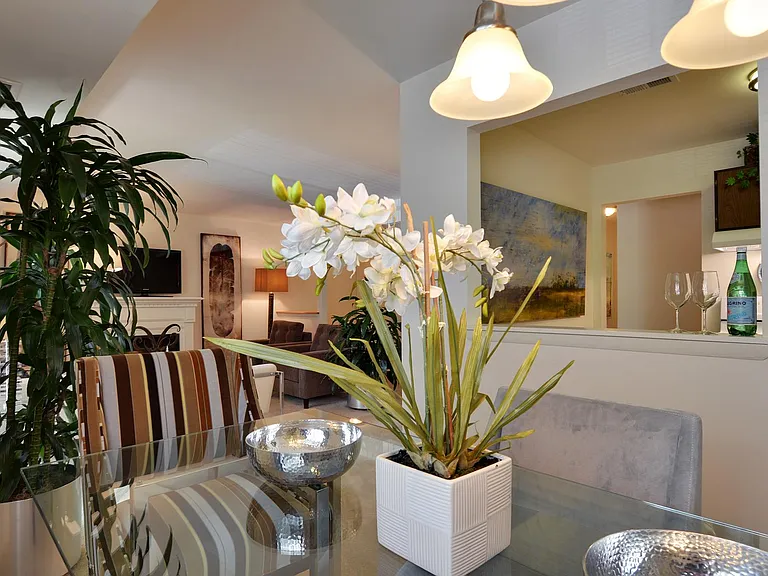 Hickory Hills Condominiums — Photo 8