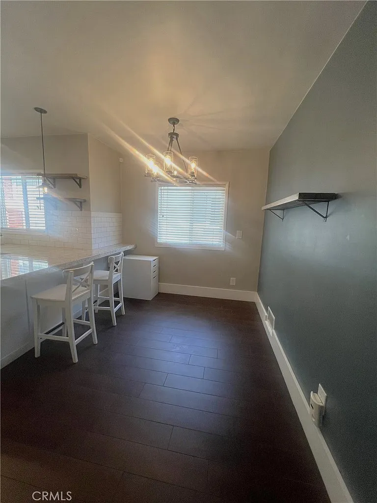 3 bed, 2378 sqft, $4,900 — Photo 4