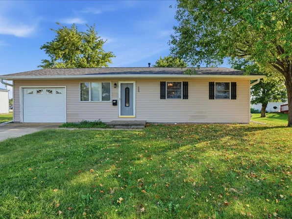 608 W Oak St, Le Roy, IL 61752