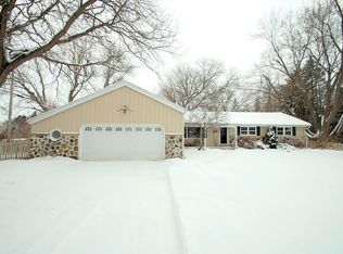 11211 N Meadowbrook Dr, Mequon, WI 53097