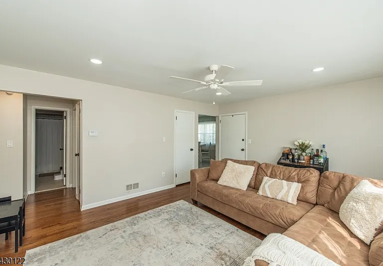 206 Centre St — Photo 8