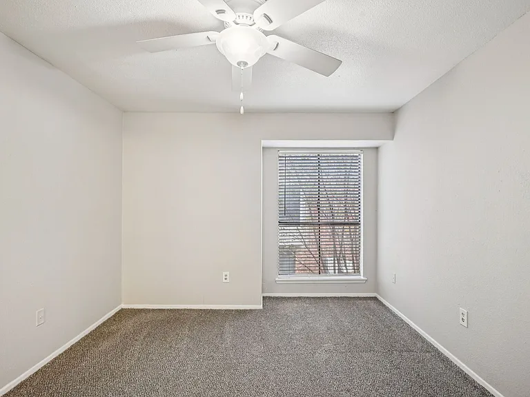 Porterwood Apartments — Photo 39