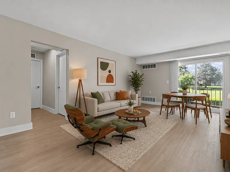Sunnymede Apartments - Troy, MI — Photo 17