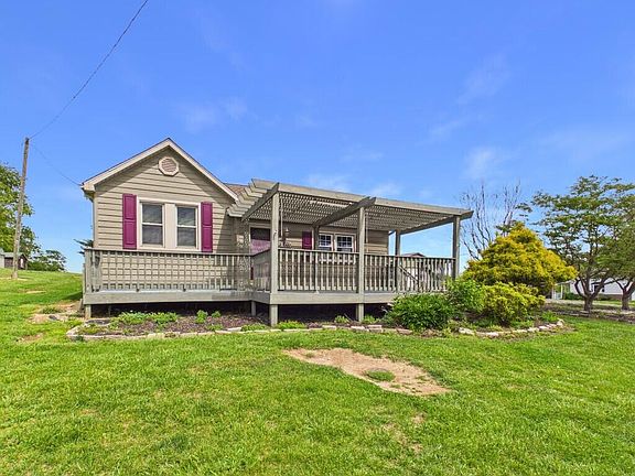 3rd image of 5833 Lyons Rd