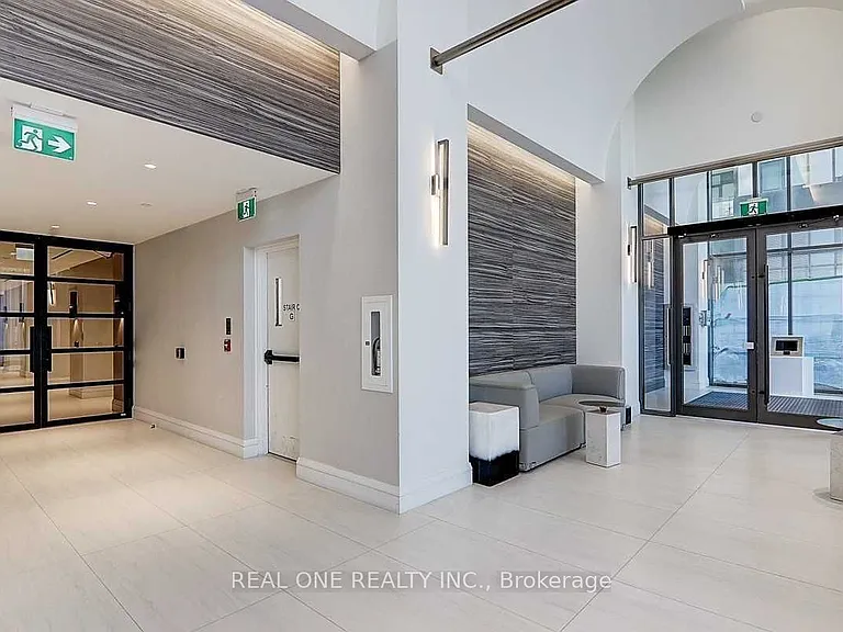 39 Roehampton Ave #1709 — Photo 2