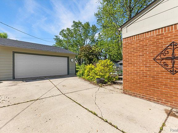 3rd image of 154 Nichols Dr