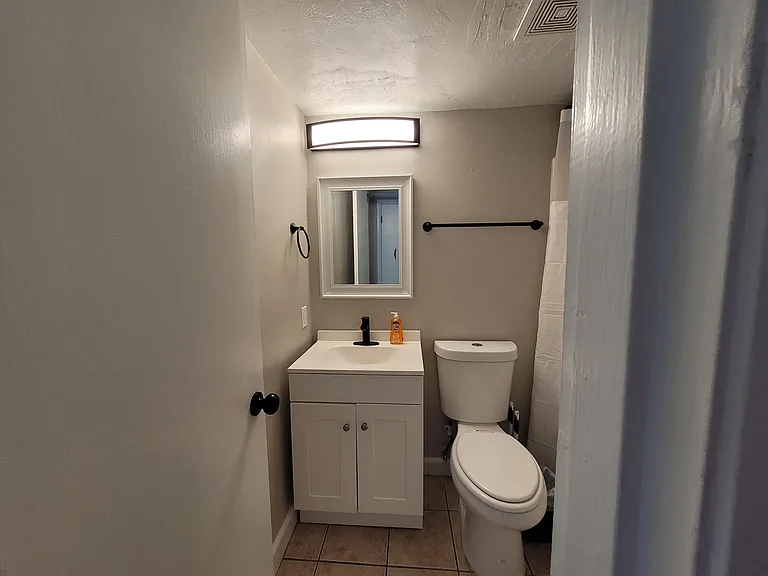 NE 15th Ter — Photo 7