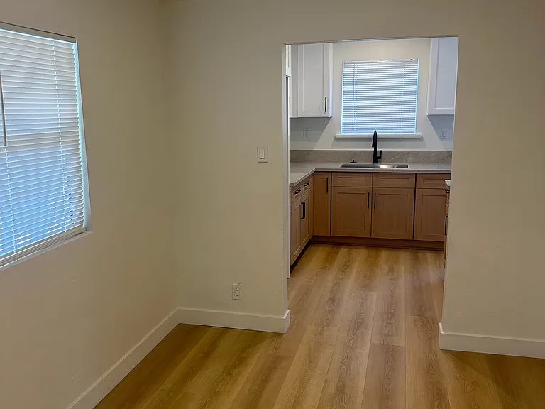 417 S Fremont Ave — Photo 3