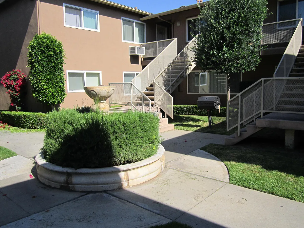 Building Photo - 4129 Maybank Ave