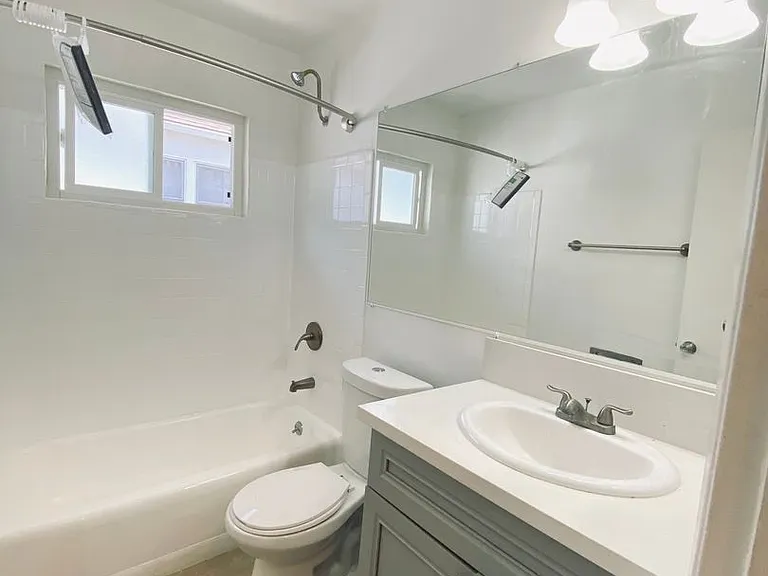 15114 Dickens St. — Photo 9