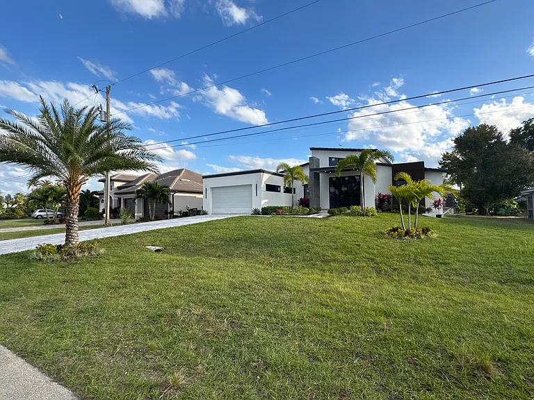 1882 Coral Point Dr — Photo 7