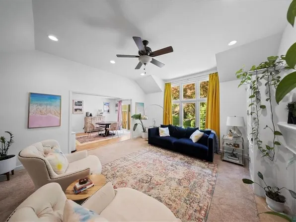 9523 W 121st Ter, Overland Park, KS 66213