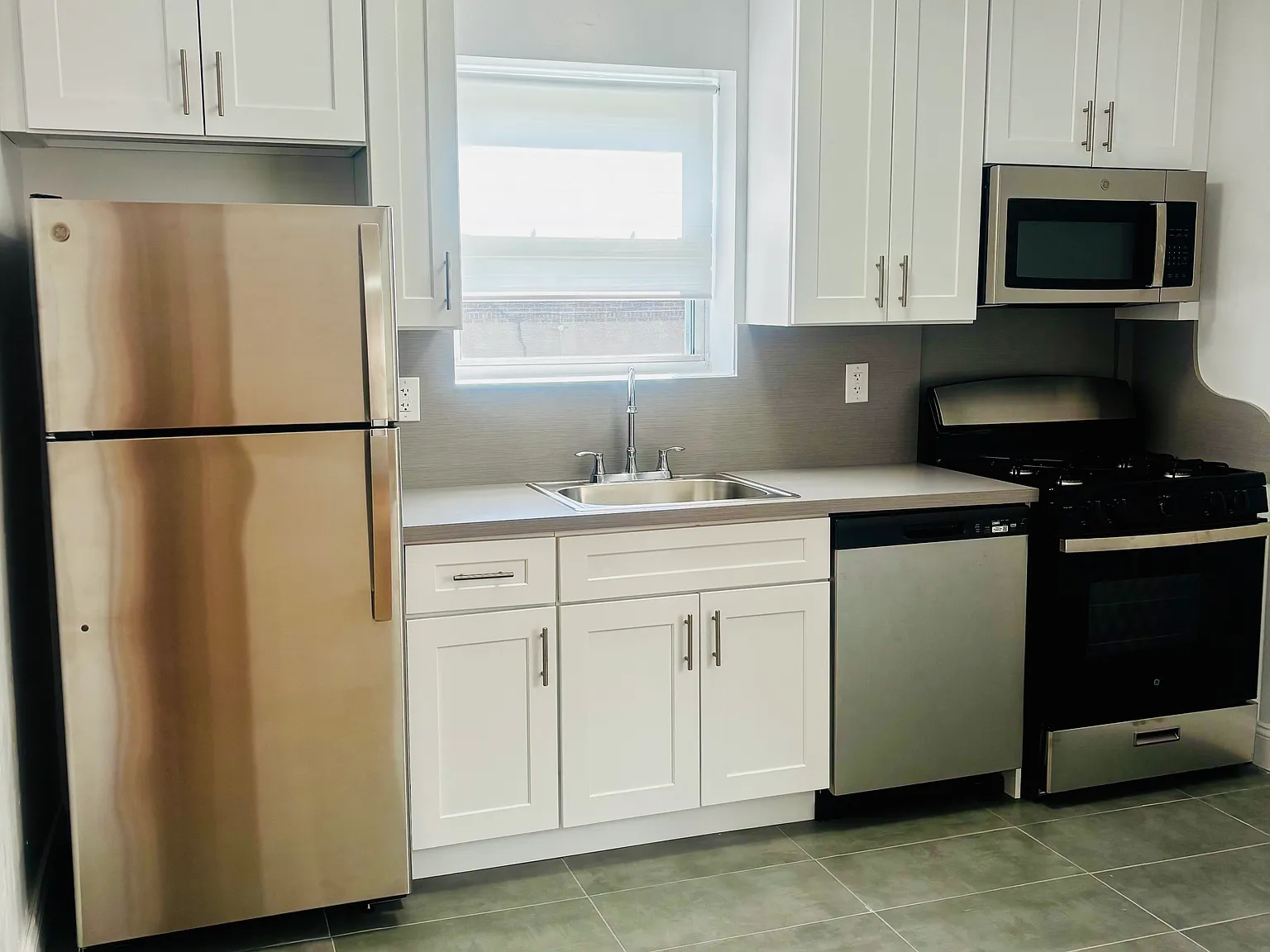 2 bed, $2,700 — Photo 1