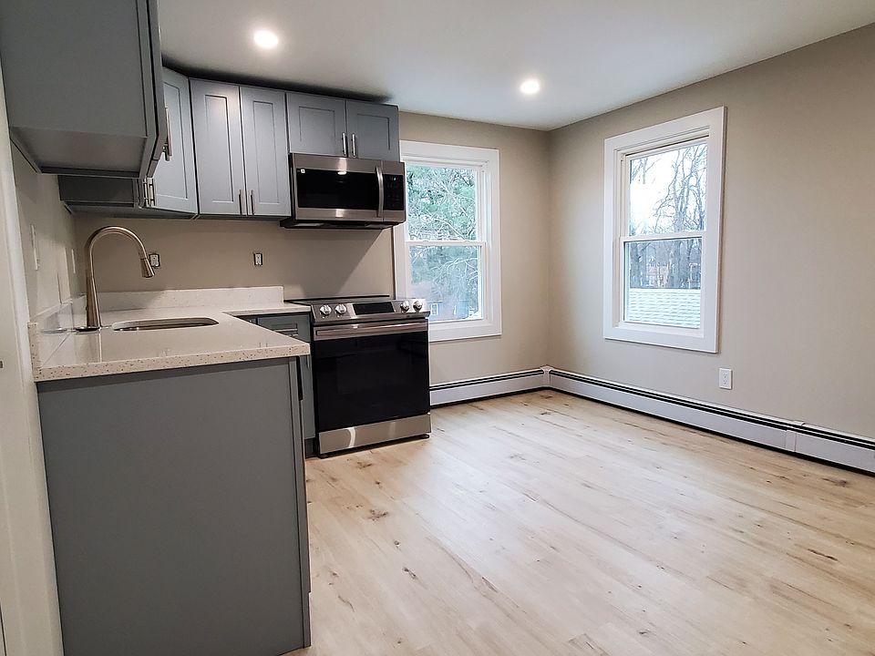 Eat-in Kitchen