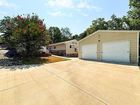 3rd image of 10 Algonquin Cir