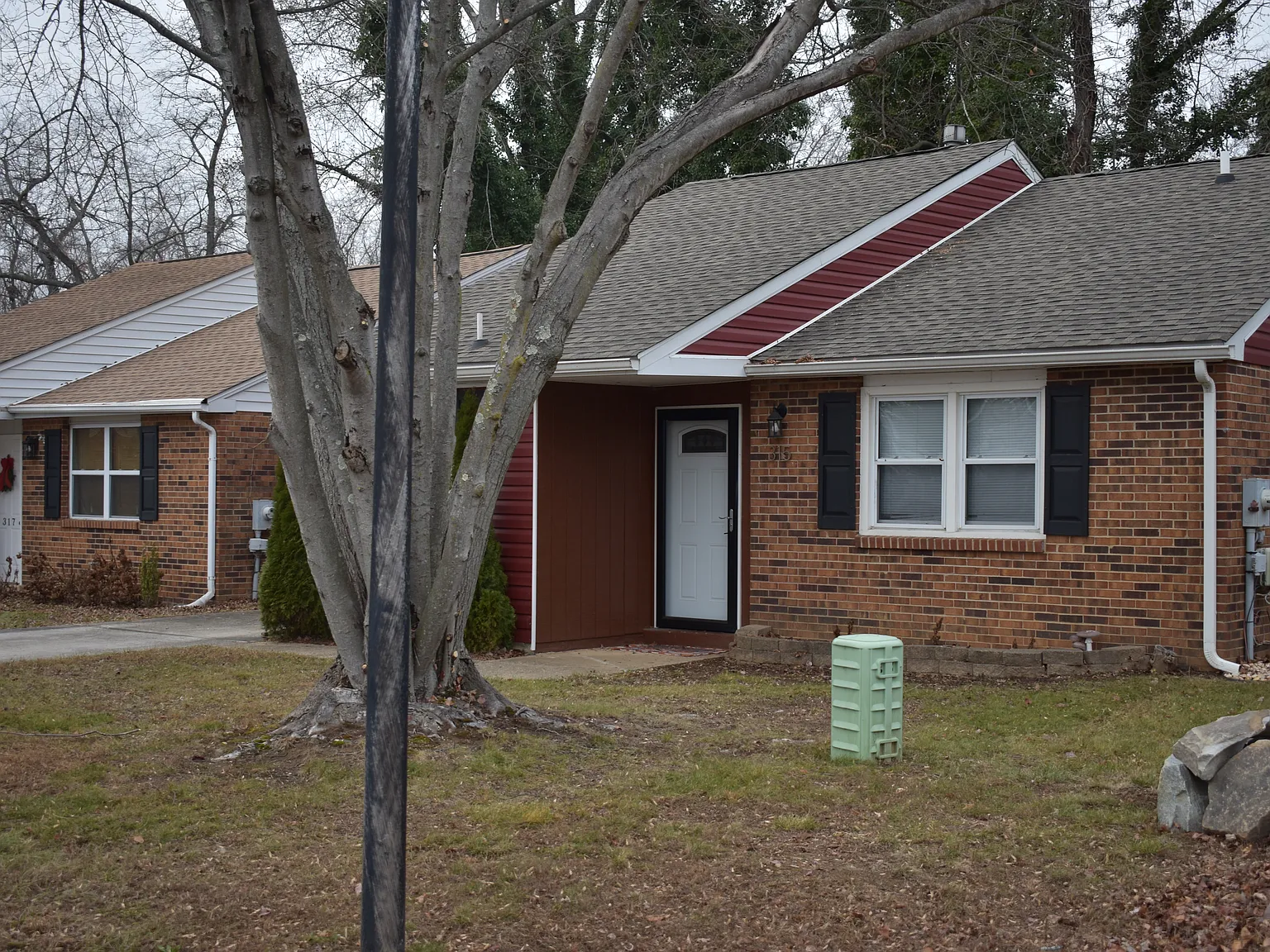3 bed, 1125 sqft, $2,500 — Photo 2