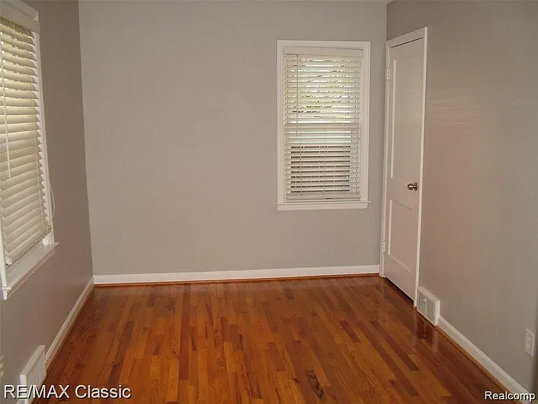 2702 N Main St — Photo 11