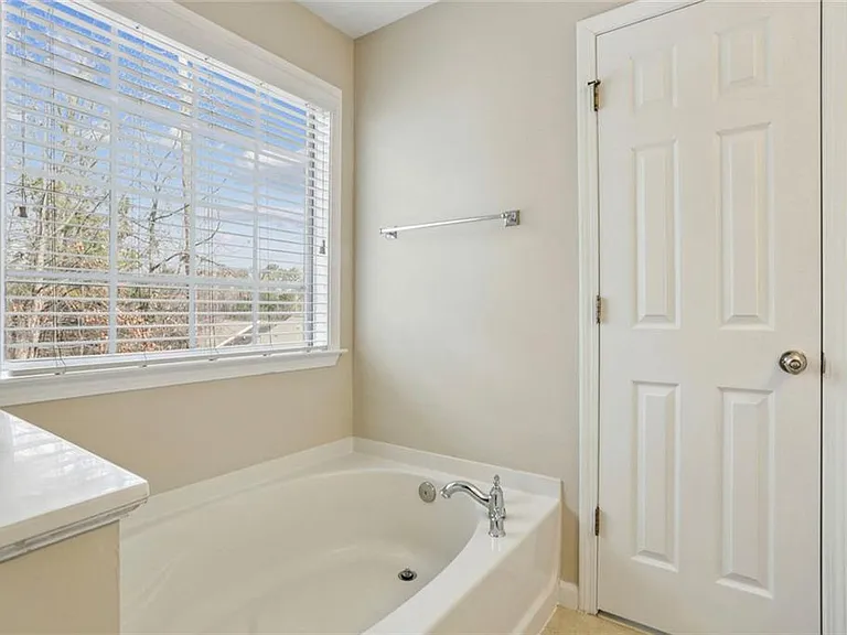 642 Bernay Way — Photo 15