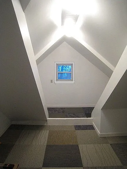 GREAT SPACE FOR HOME OFFICE OR LARGE WALK IN CLOSET