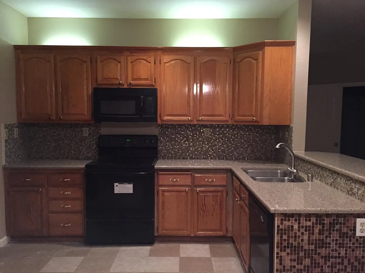 4 bed, 2071 sqft, $3,280 — Photo 2
