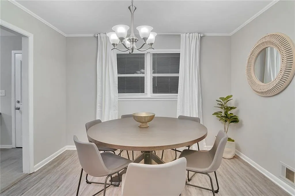 4 bed, 2.5 bath, $5,450 — Photo 4