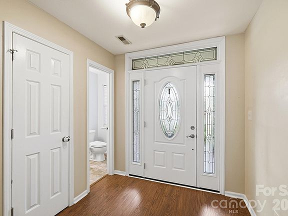 5th image of 359 Linsbury Ct