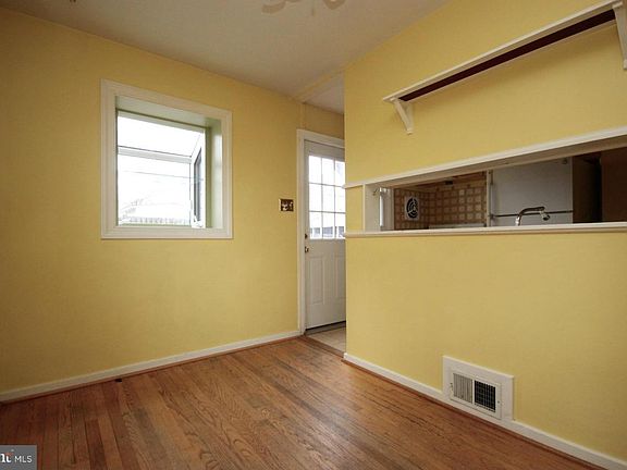4th image of 6926 University Dr