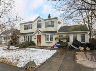 63 Schoolhouse Rd, Levittown, NY 11756