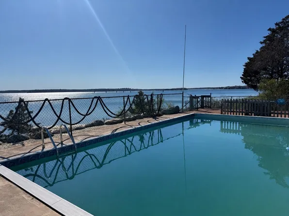 22 Spindrift Ln, Bourne, MA 02532